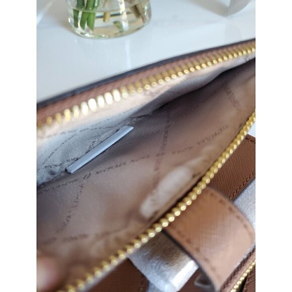 Michael Kors Wallet - Picture 9 of 9